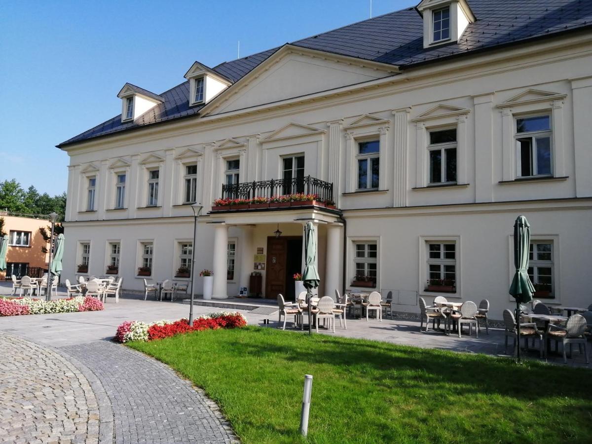 Hotel Zámeček Petrovice - free wellness 3h Petrovice u Karviné Exterior foto