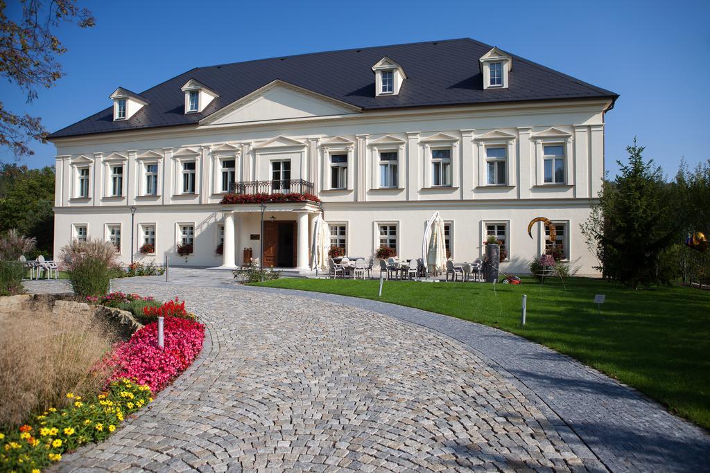 Hotel Zámeček Petrovice - free wellness 3h Petrovice u Karviné Exterior foto