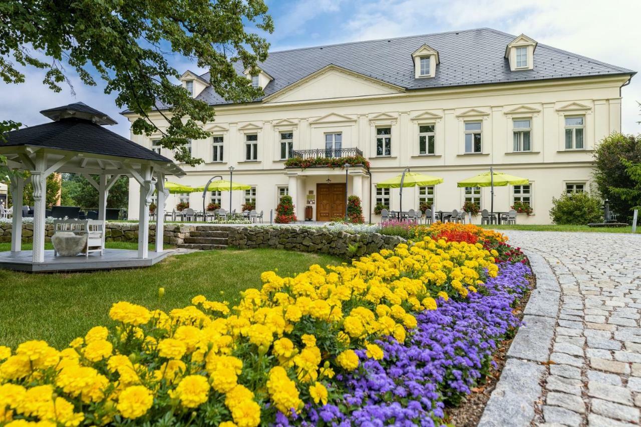 Hotel Zámeček Petrovice - free wellness 3h Petrovice u Karviné Exterior foto